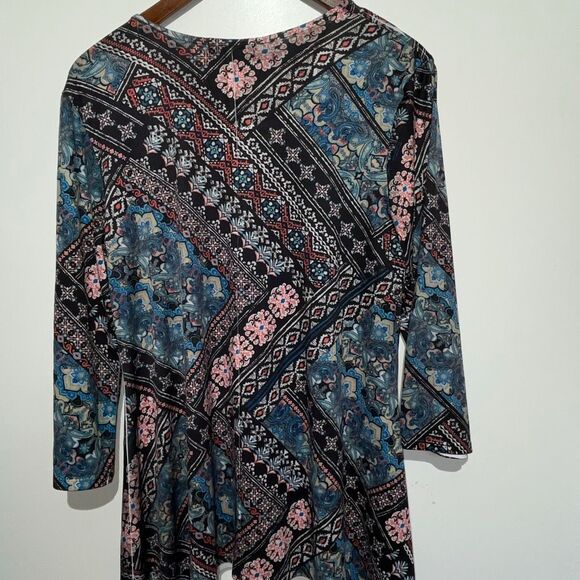 G Collection Women's Multicolor Geometric 3/4 Sleeve Asymmetrical Hem Top Large - Picture 8 of 11